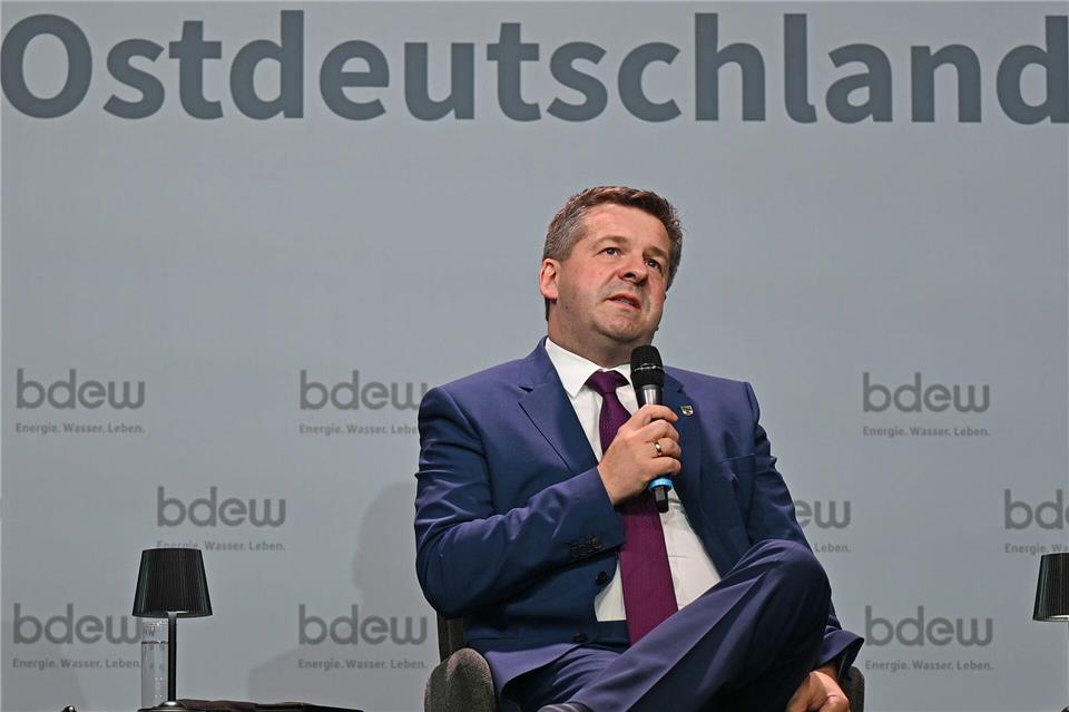 Schulze kritisiert Kartellamt wegen hoher Spritpreise. (Archivbild)David Hammersen/dpa