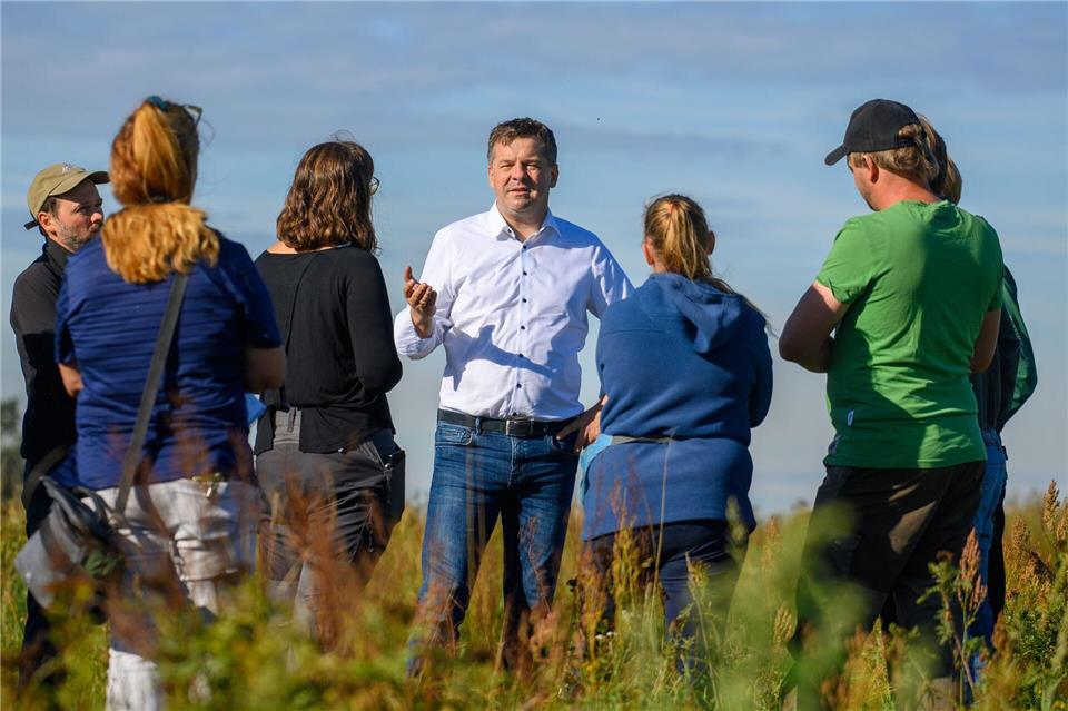 Schulze war schon als Minister für Wirtschaft, Tourismus, Landwirtschaft und Forsten viel unterwegs. (Archivbild)Klaus-Dietmar Gabbert/dpa