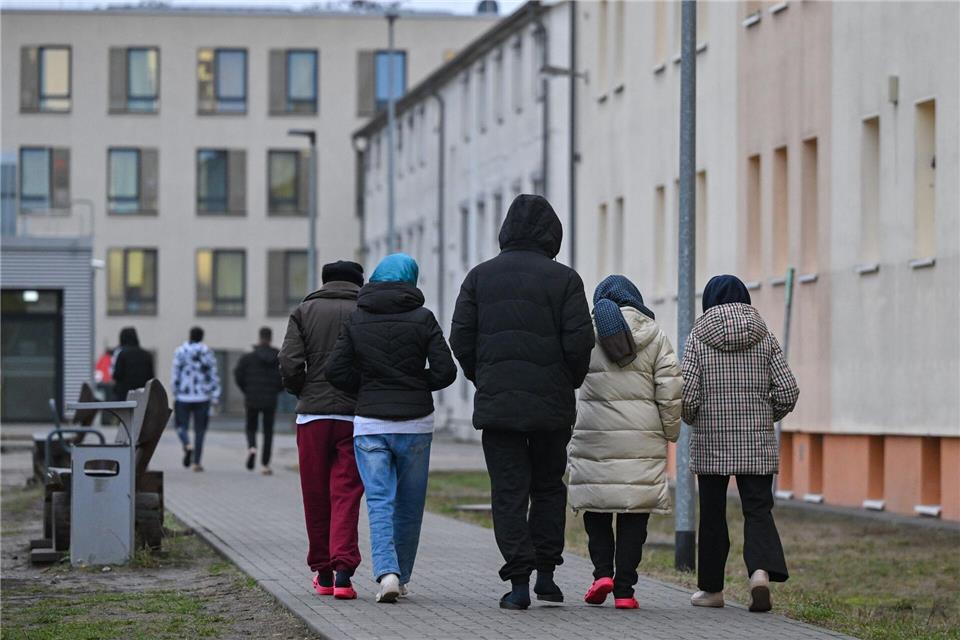 Schutzsuchende sollen künftig auch in Länder abgeschoben werden können, in denen sie noch nie waren und zu denen sie auch sonst keine Bindung haben. (Symbolbild) Patrick Pleul/dpa