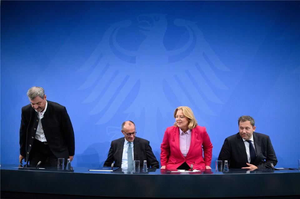 Schwarz-Rot will mit der Stahlindustrie sprechen. Bernd von Jutrczenka/dpa