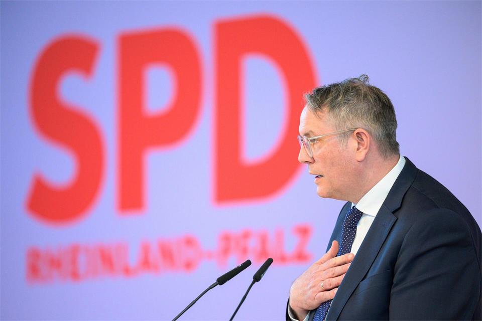 Schweitzer steht seit Ende Mai kommissarisch an der Spitze der rheinland-pfälzischen SPD. (Archivfoto)Hannes P Albert/dpa