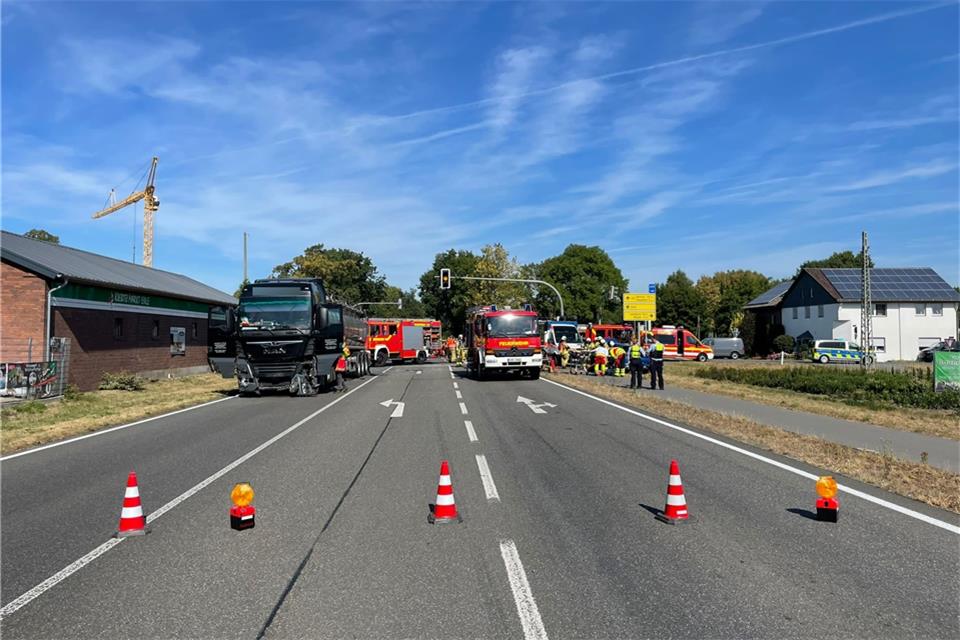 Schwer verletzt wurde ein 85-jähriger Autofahrer am Montagmorgen in Erle.
