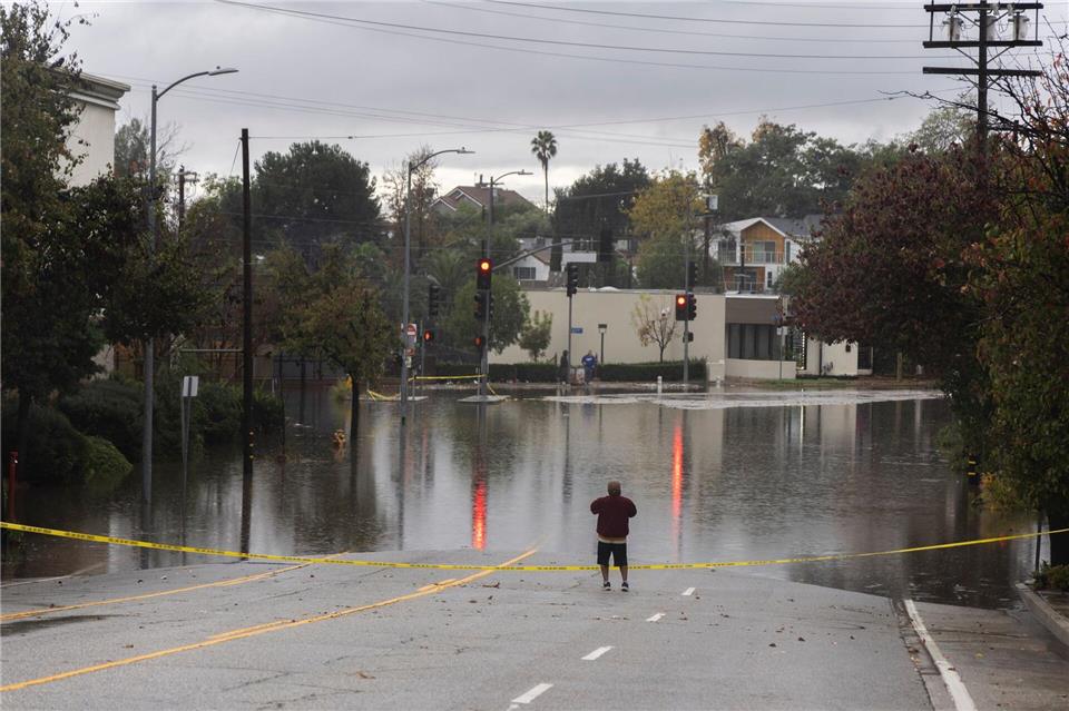 Schwere Unwetter sorgen im Süden Kaliforniens für Überschwemmungen.Matthew Hoen/ZUMA Press Wire/dpa