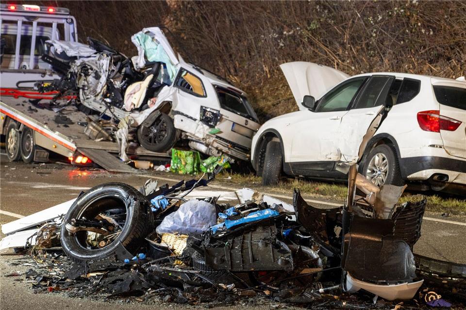 Schwerer Unfall mit mehreren Fahrzeugen in Mittelfranken.Stefan Puchner/dpa