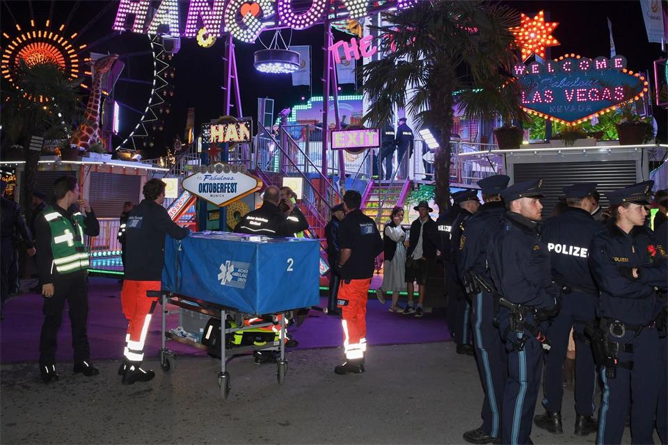 Schwerer Unfall zum Wochenbeginn auf der Wiesn.Felix Hörhager/dpa