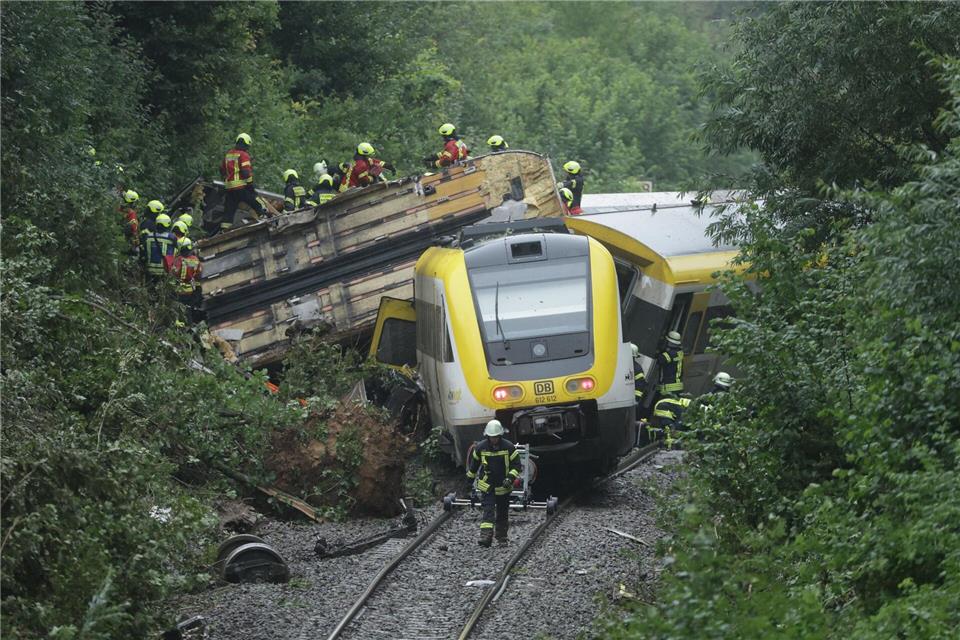 Schweres Zugunglück mit mehreren TotenThomas Warnack/dpa