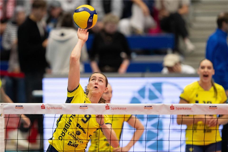 Meister Schwerin feiert ersten Saisonsieg Schwerins Leana Grozer in AktionSebastian Kahnert/dpa