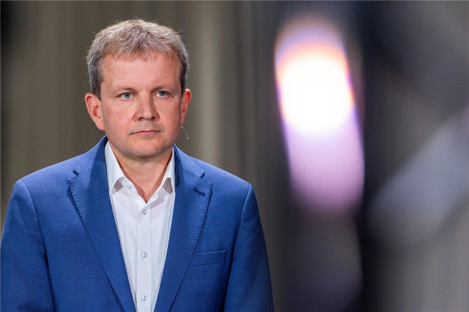 Schwerins Oberbürgermeister Rico Badenschier (SPD) hat seinen Rücktritt eingereicht. (Archivbild)Jens Büttner/dpa