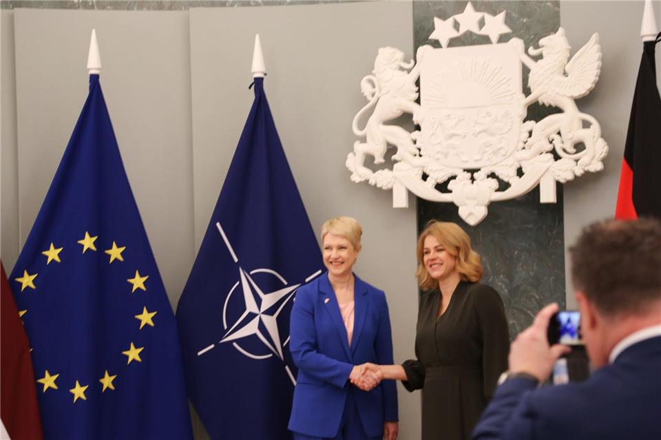 Schwesig ist in Lettland unterwegs.Alexander Welscher/dpa