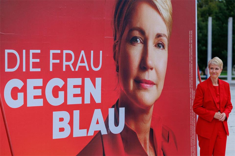 Schwesig präsentierte sich im Wahlkampf als Frau gegen Blau. Jens Büttner/dpa