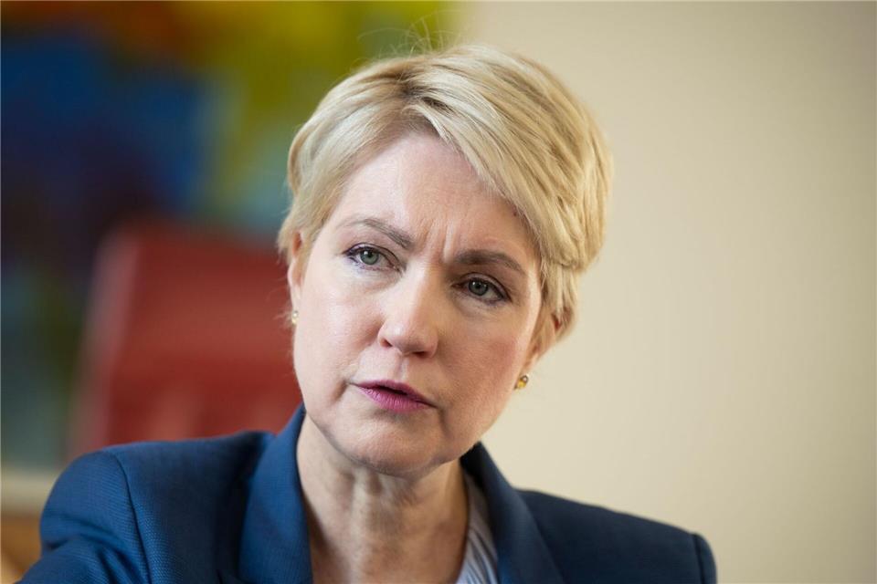 Schwesig verweist auf Erfolge, wie eine Absenkung der Strompreise, die Rückkehr des Agrardiesels und eine geringere Gastro-Mehrwertsteuer. Dafür habe sie sich eingesetzt.Philip Dulian/dpa