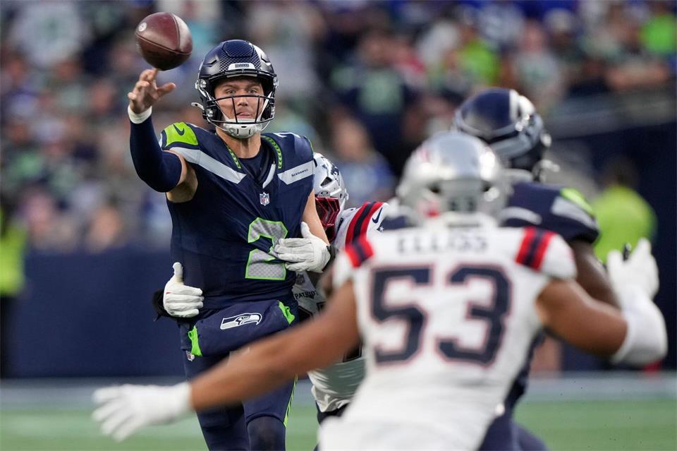 Seattles Ersatz-Quarterback Drew Lock machte seine Sache ordentlich.Stephen Brashear/AP/dpa