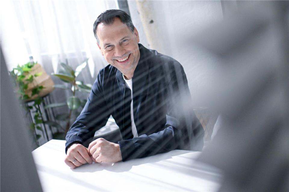 Sebastian Fitzek kann auch lustig: Sein komödiantischer Bestseller „Der erste letzte Tag“ wird jetzt von Prime Video verfilmt. (Archivbild)Britta Pedersen/dpa