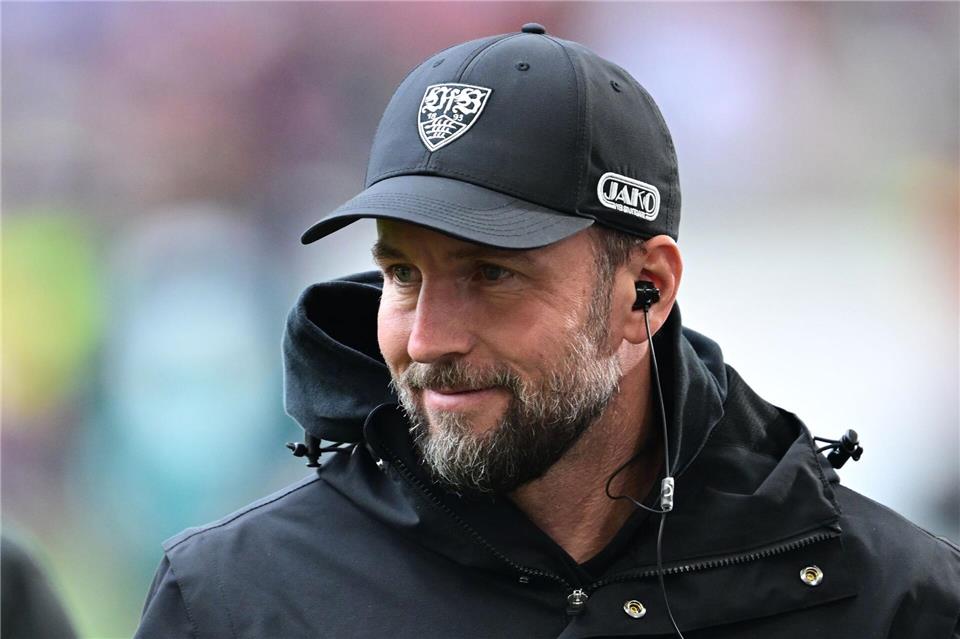 Sebastian Hoeneß freut sich auf das Kräftemessen am Samstag mit dem FC Bayern.Bernd Weißbrod/dpa