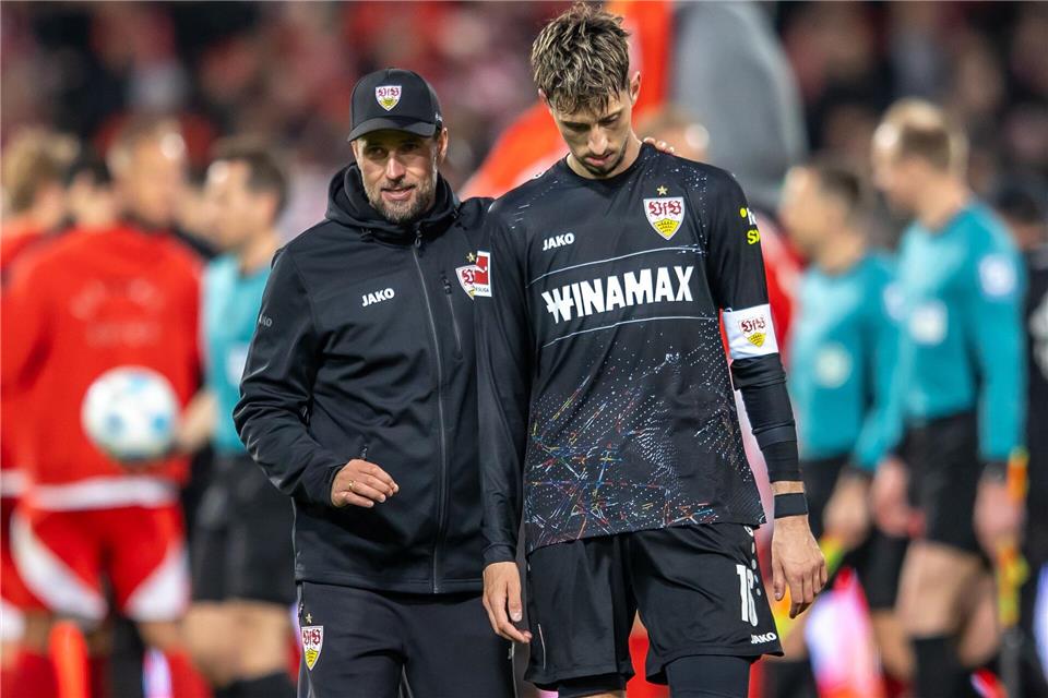 Sebastian Hoeneß freut sich mit Atakan Karazor. Andreas Gora/dpa