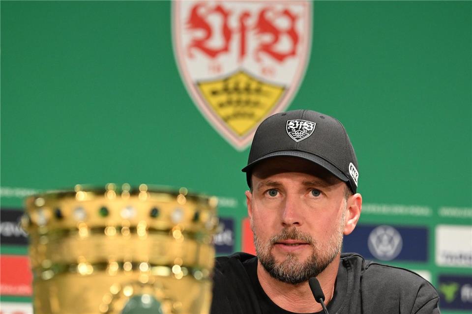 Sebastian Hoeneß hat den DFB-Pokal im Visier. Er will mit dem VfB Stuttgart den Triumph von 2025 wiederholen. Soeren Stache/dpa