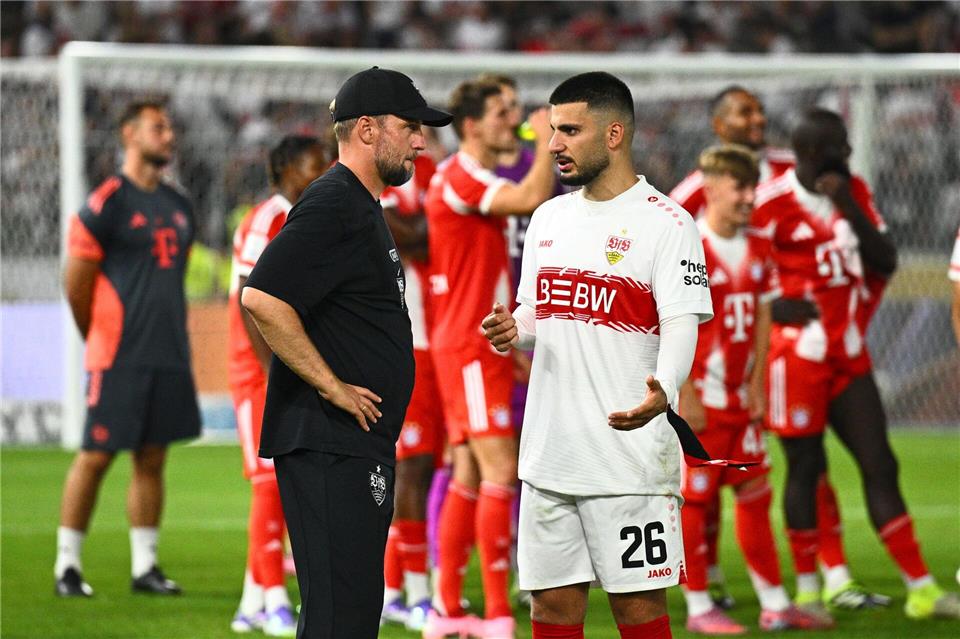 Sebastian Hoeneß (l.) hält große Stücke auf Deniz Undav. (Archivbild)Tom Weller/dpa