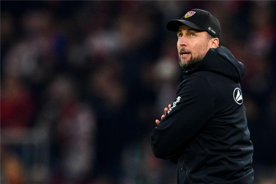 Sebastian Hoeneß möchte in der Bundesliga-Tabelle mit dem VfB noch so weit wie möglich nach oben klettern.Tom Weller/dpa