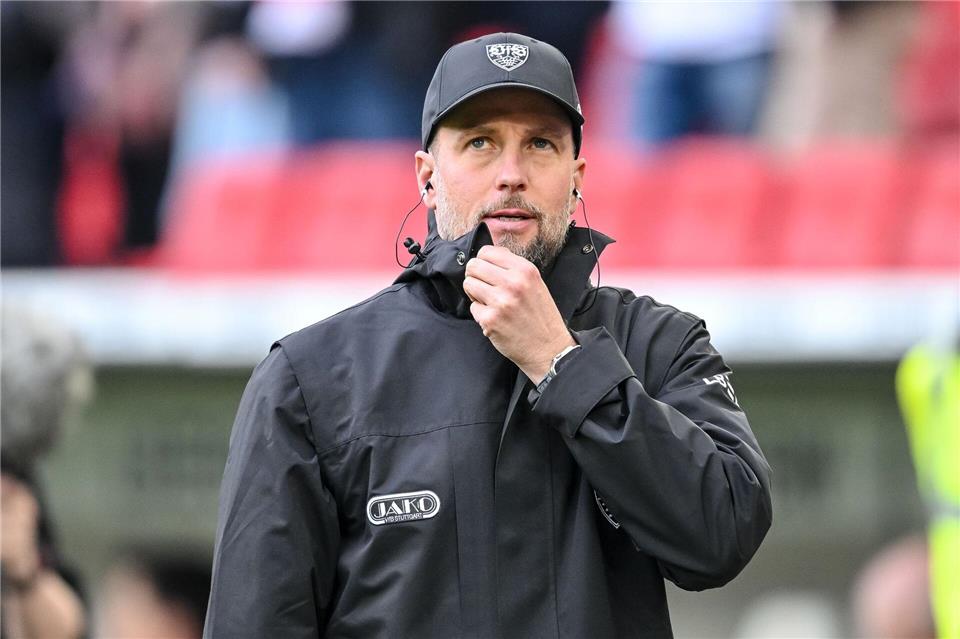 Sebastian Hoeneß und der VfB treten am Sonntag beim FC Bayern an. (Archivbild)Harry Langer/dpa