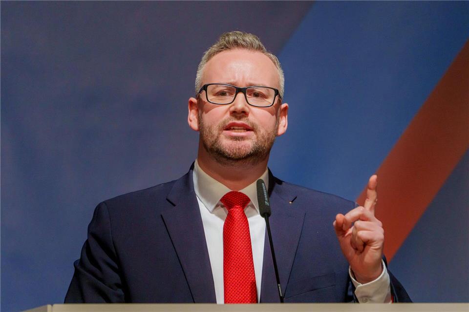 Sebastian Münzenmaier tritt auf dem Landesparteitag der rheinland-pfälzischen AfD für den Posten als Landeschef an. (Archivbild)Andreas Arnold/dpa
