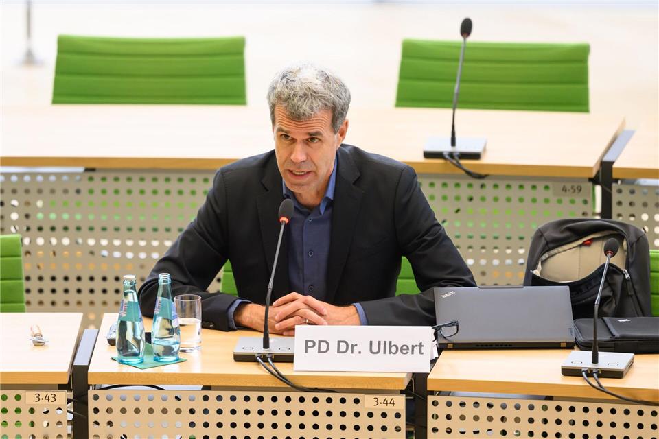 Sebastian Ulbert, stellvertretender Institutsleiter des Fraunhofer-Instituts für Zelltherapie und Immunologie in Leipzig, sieht für die Vorbereitung auf die nächste Pandemie Nachholbedarf bei der Kommunikation.Robert Michael/dpa
