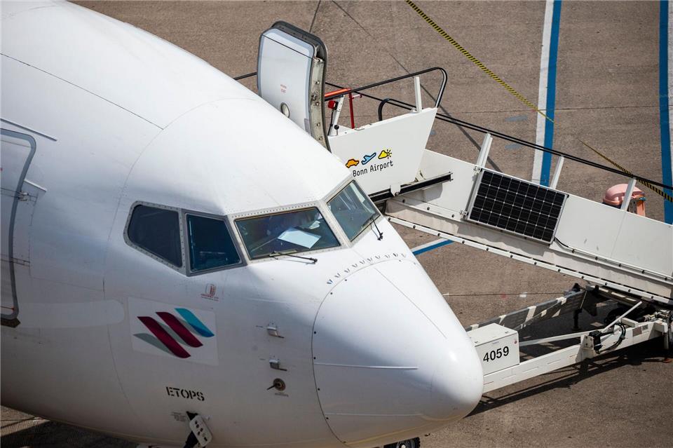 Sechs Leichtverletzte hat es bei starken Turbulenzen auf einem Eurowings-Flug von Rhodos nach Köln gegeben. (Symbolbild)Thomas Banneyer/dpa