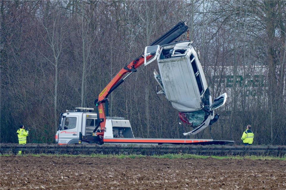 Sechs Männer waren in dem Transporter unterwegs.Henning Kaiser/dpa