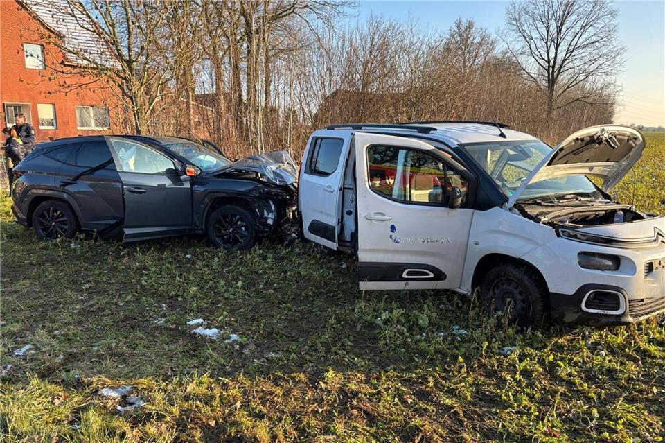 Sechs Personen sind bei dem Zusammenstoß auf der Leblicher Straße verletzt worden.