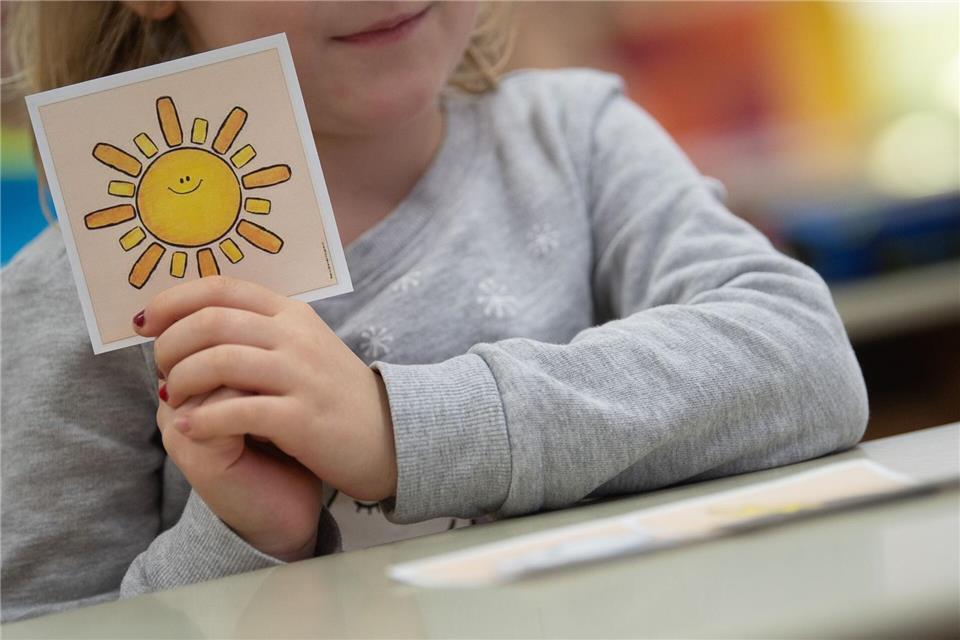 Seelisch gesunde Kinder können auch ihren Alltag in Schule und Freizeit gut bewältigen (Archivbild) Sebastian Gollnow/dpa