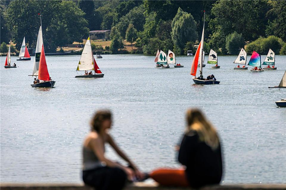 Segelboote fahren auf dem Aasee in Münster. Lars Berg/dpa