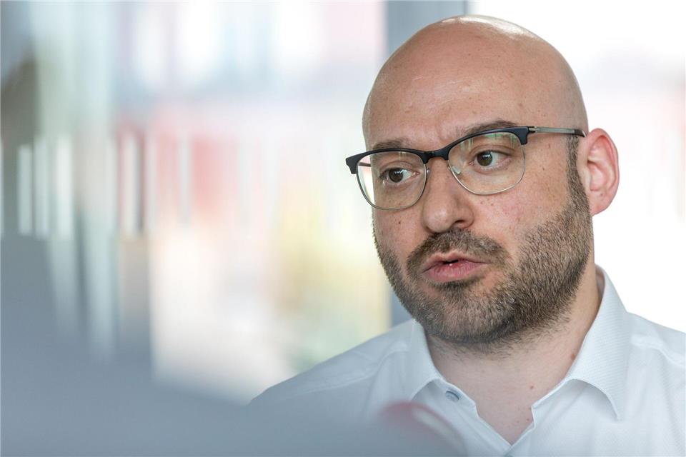 Minister: „Baseballschlägerjahre“ können wieder passieren „Sehr besorgniserregende Zeichen“: Brandenburgs Innenminister hält es für möglich, dass sich die sogenannten Baseballschlägerjahre - eine Welle rechter Gewalt in den 90er Jahren - wiederholen. (Archivbild)Frank Hammerschmidt/dpa