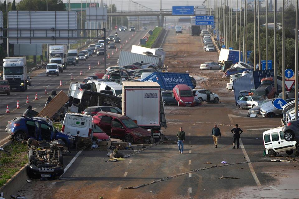 Valencia ein Jahr nach der Flut: Wiederaufbau und Wut Sehr viele Menschen leiden immer noch unter den Folgen der Flutkatastrophe. (Archivfoto)Manu Fernandez/AP