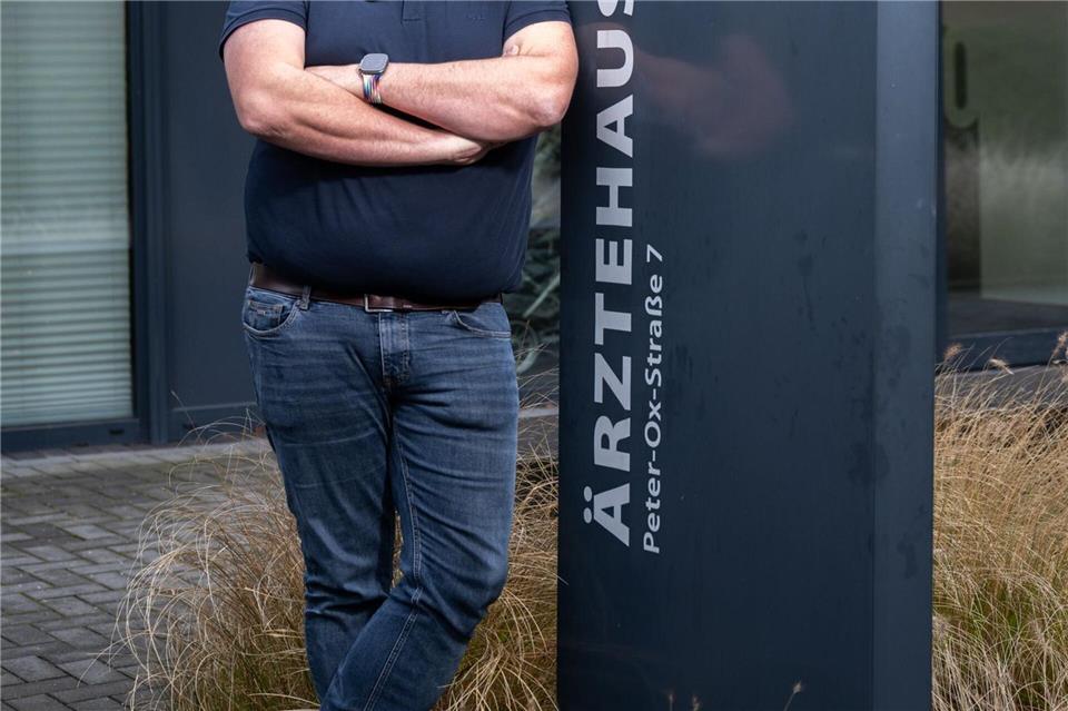 Was die Arbeit als Hausarzt ausmacht Sein Angestelltenverhältnis hat Jens Lassen gegen eine eigene Praxis getauscht - ein Schritt, der Mut erfordert. Benjamin Nolte/dpa-tmn