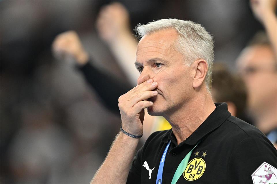 Sein Debüt endete mit einer Niederlage: BVB-Trainer Kay Rothenpieler.Angelika Warmuth/dpa