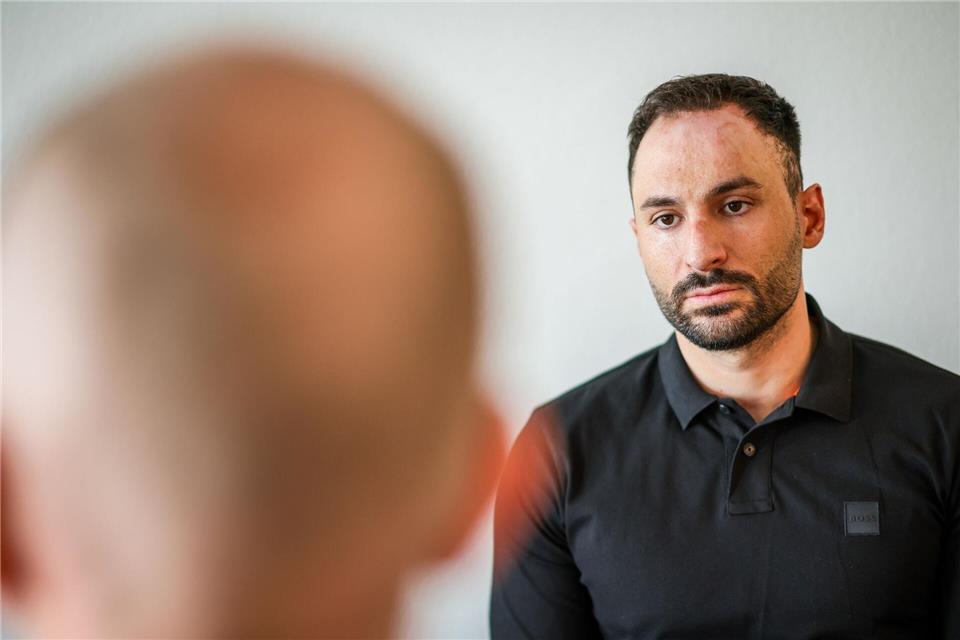 Sein Leben werde nach dem Mordanschlag in einem Ratinger Hochhaus nie wieder so sein wie vorher, schildert Polizist Enver G.Christoph Reichwein/dpa