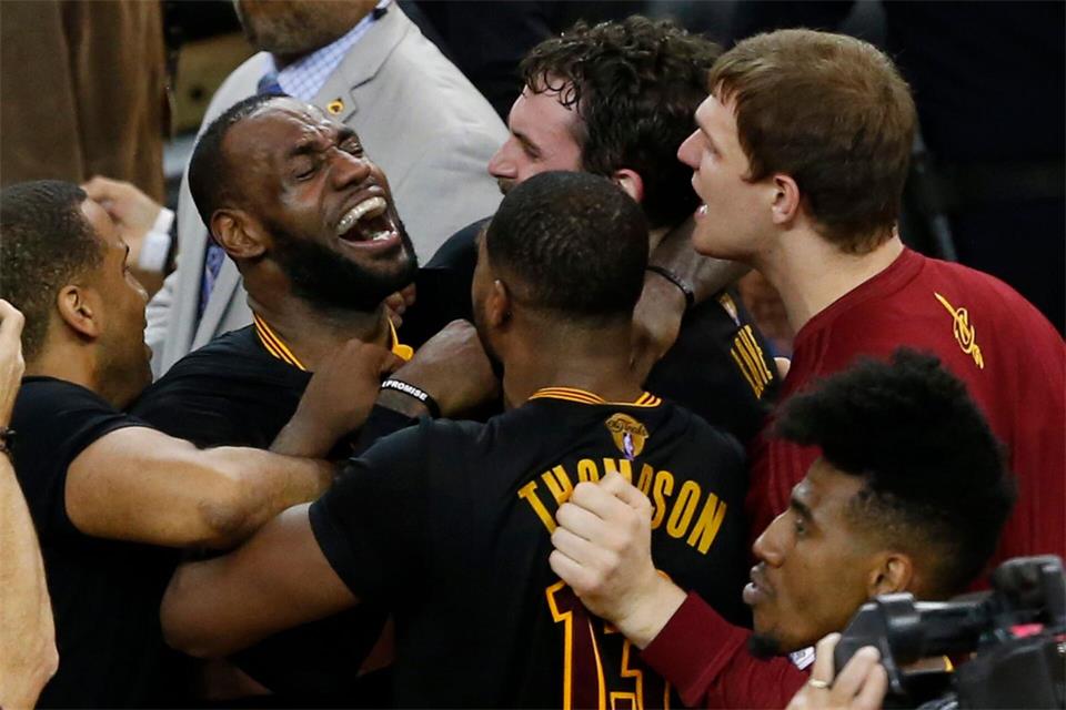 Sein Meisterstück: James führte Cleveland zur ersten NBA-Trophäe. (Archivbild)picture alliance / dpa