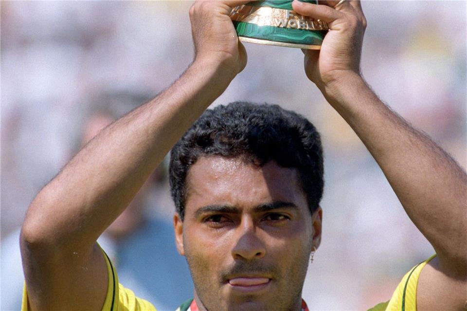 Sein großer Moment: Romario mit dem WM-Pokal 1994. (Archivbild)picture alliance / dpa
