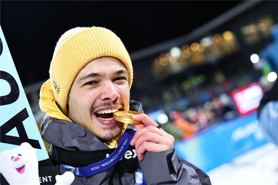 Seine Goldmedaille musste Raimund in den vergangenen Tagen vielen Menschen zeigen.Daniel Karmann/dpa