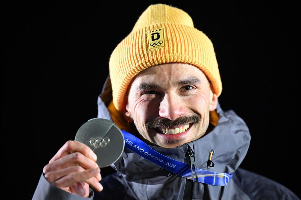 Seine Medaille ist für einen ganz besonderen Menschen: Axel Jungk.Robert Michael/dpa