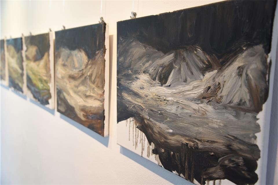 Seine Motive verarbeitet Reinhard Droste in Serien – daher der Ausstellungstitel „wiederholen = wieder holen“.