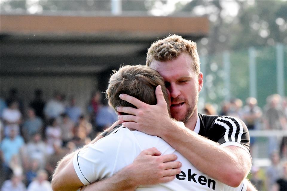 Seinen größten Erfolg als Trainer feierte Christian Erwig in der Saison 2018/2019, als er seinen Heimatverein SC Reken nach teils dramatischen Relegationsspielen zurück in die Bezirksliga führte.