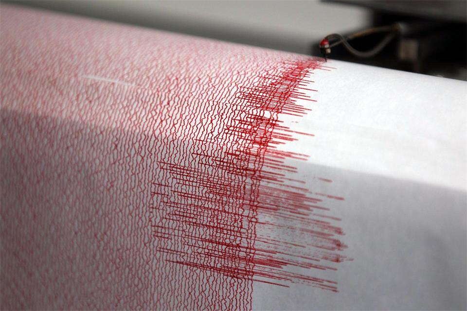 Seismographen zeichnen Erdbeben auf. (Symbolbild)Oliver Berg/dpa