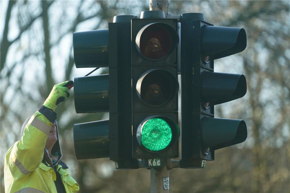 Seit 100 Jahren gibt es in Hamburg Ampeln für den Straßenverkehr. (Archivbild)Marcus Brandt/dpa