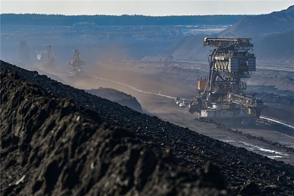 Seit 1959 ist der Braunkohletagebau Welzow-Süd in Betrieb. Die gewonnene Braunkohle wird in verschiedenen Kraftwerken zur Stromerzeugung verbrannt.Patrick Pleul/dpa/dpa-tmn