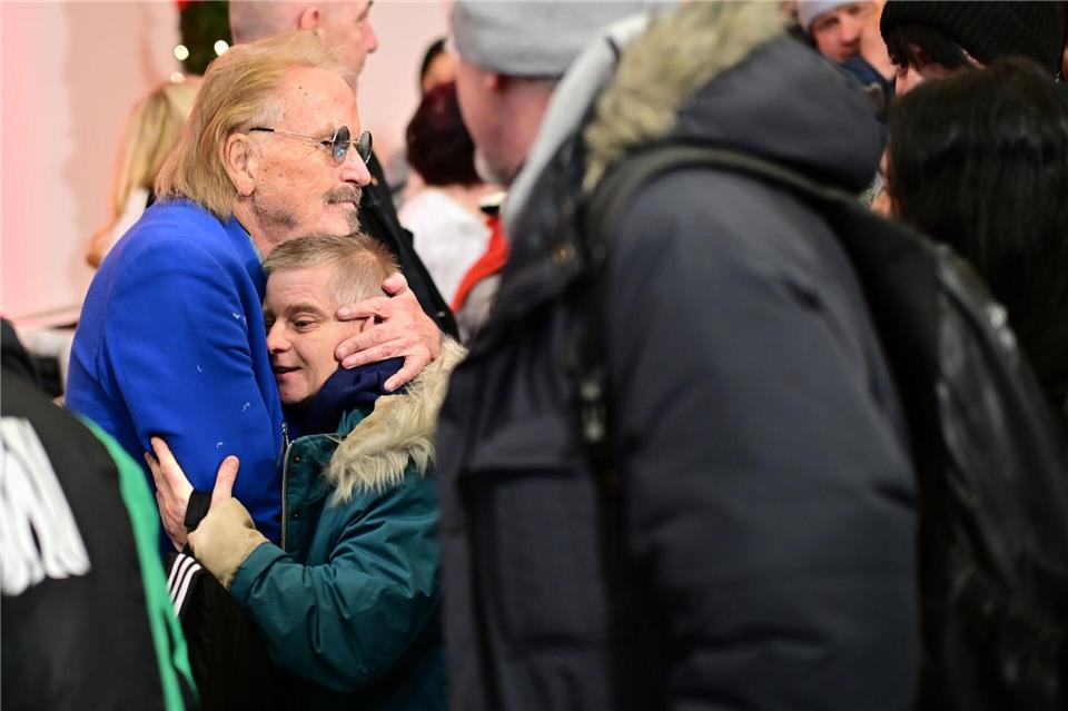 Seit 1995 organisiert der Sänger Frank Zander Weihnachtsessen für Arme und Obdachlose. Sebastian Christoph Gollnow/dpa