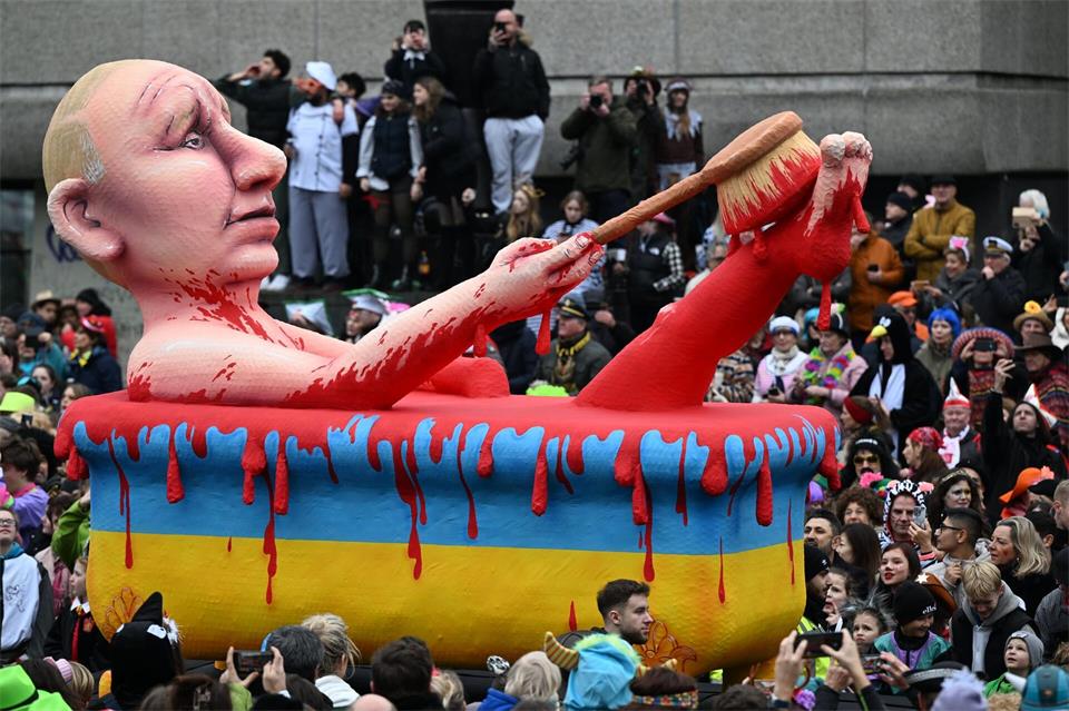 Seit 2009 nimmt Wagenbauer Jacques Tilly Putins Politik aufs Korn. (Archivbild)Federico Gambarini/dpa