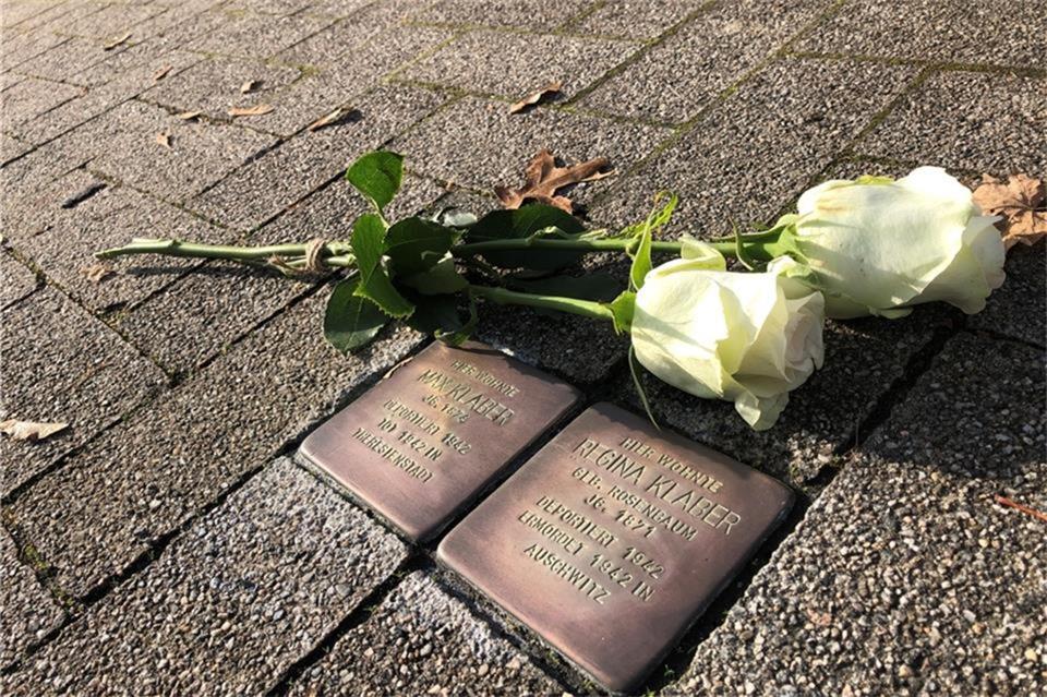 Seit 2011 wird an der Ahauser Straße Regina und Max Klaber gedacht. In den kommenden Jahren sollen an verschiedenen Stellen in Borken zahlreiche weitere Stolpersteine hinzukommen.