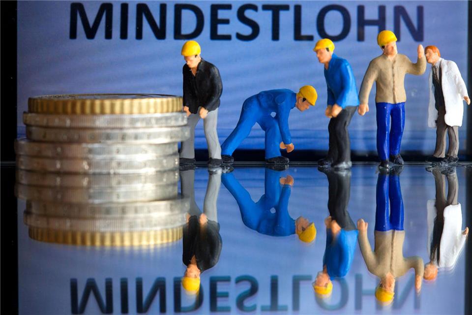 Seit 2015 gilt in Deutschland ein gesetzlicher Mindestlohn - doch bisweilen wird er umgangen. (Symbolbild)Jens Büttner/dpa