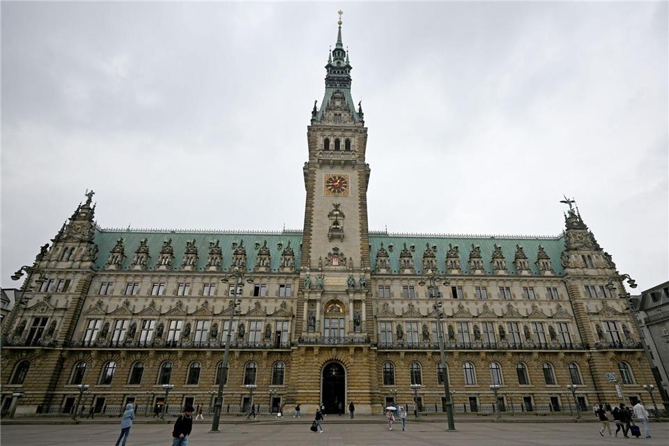 Seit 2015 sind nach Senatsangaben im Zusammenhang mit Cum-Cum- und Cum-Ex-Geschäften rund 122,3 Millionen Euro rechtskräftig zurückgefordert worden. David Hammersen/dpa