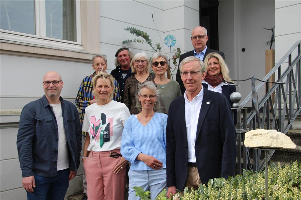 Seit 30 Jahren besteht die Künstlergruppe „dasselbe anders“: Zur achten Kunstbörse hatte diese in die Villa Becker eingeladen.